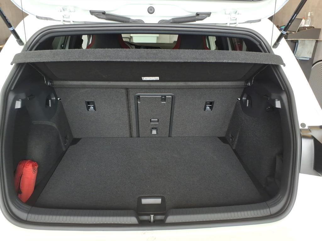 Volkswagen Golf 2022 г. Белый, пробег 31628 км