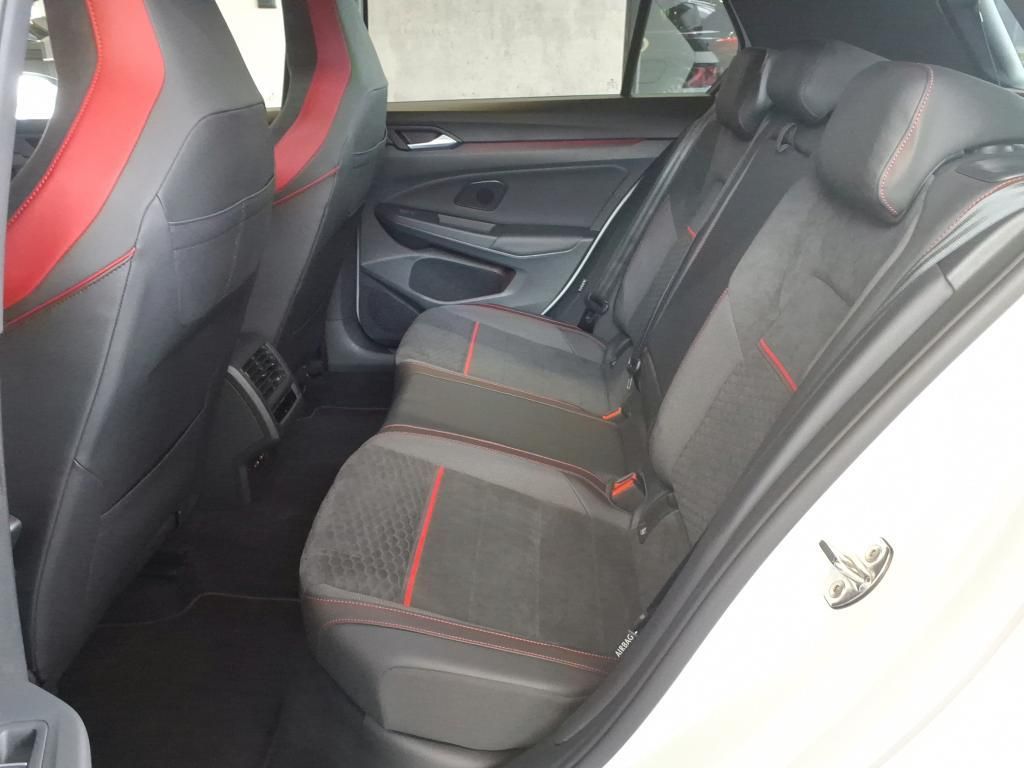 Volkswagen Golf 2022 г. Белый, пробег 31628 км