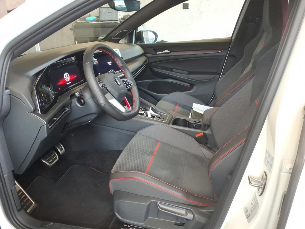 Volkswagen Golf 2022 г. Белый, пробег 31628 км