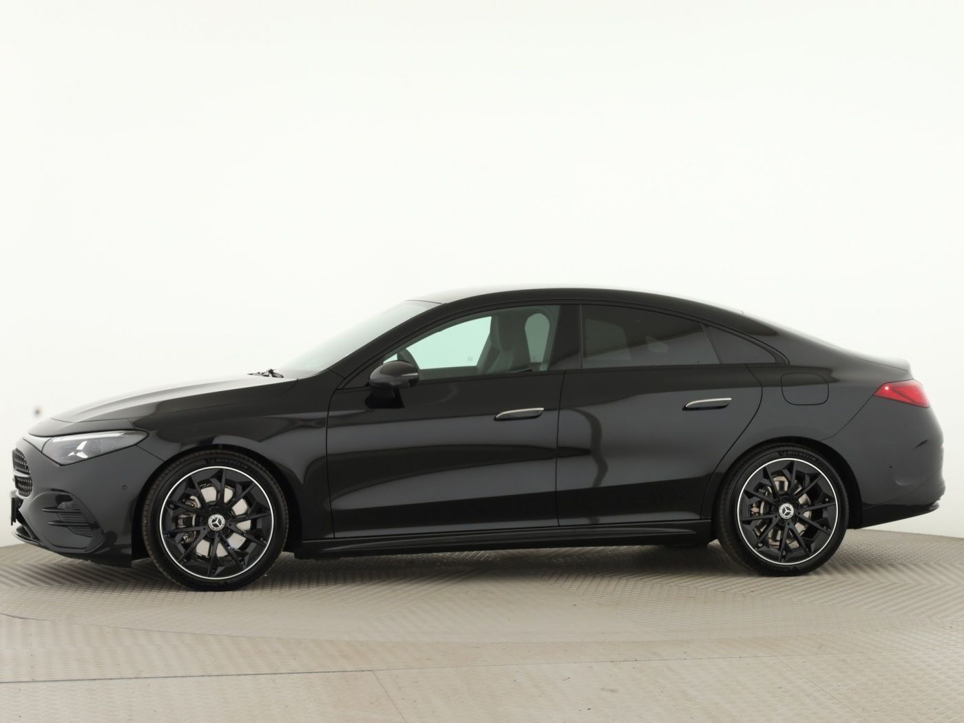 Mercedes-Benz CLA 220 2026 г. Чёрный, пробег 8000 км