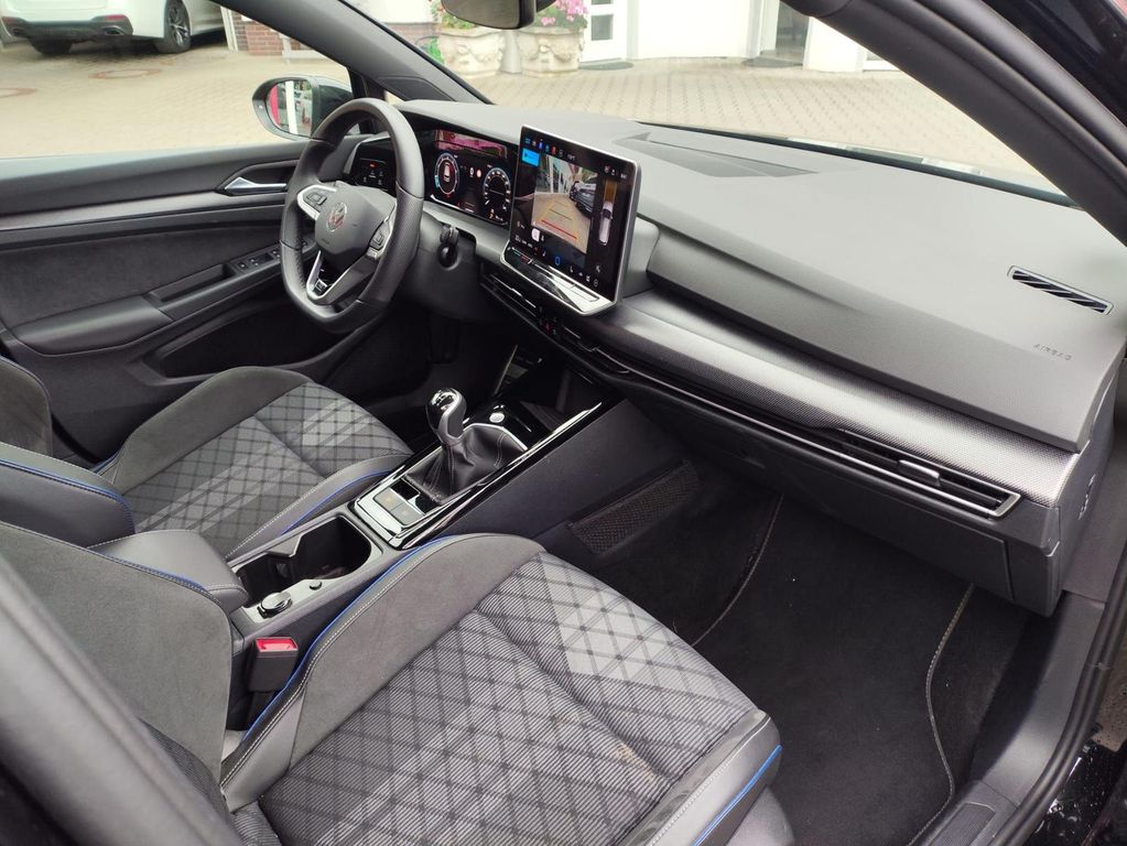 Volkswagen Golf 2025 г. Чёрный, пробег 41950 км