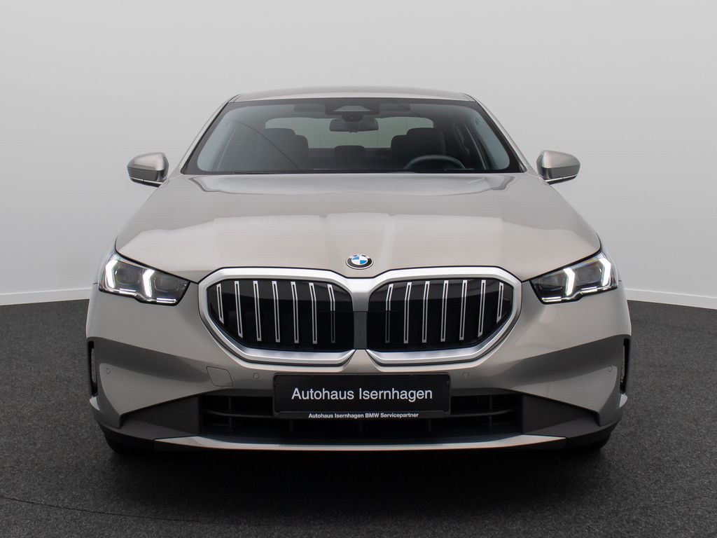 BMW 520 2024 г. Серый, пробег 46305 км