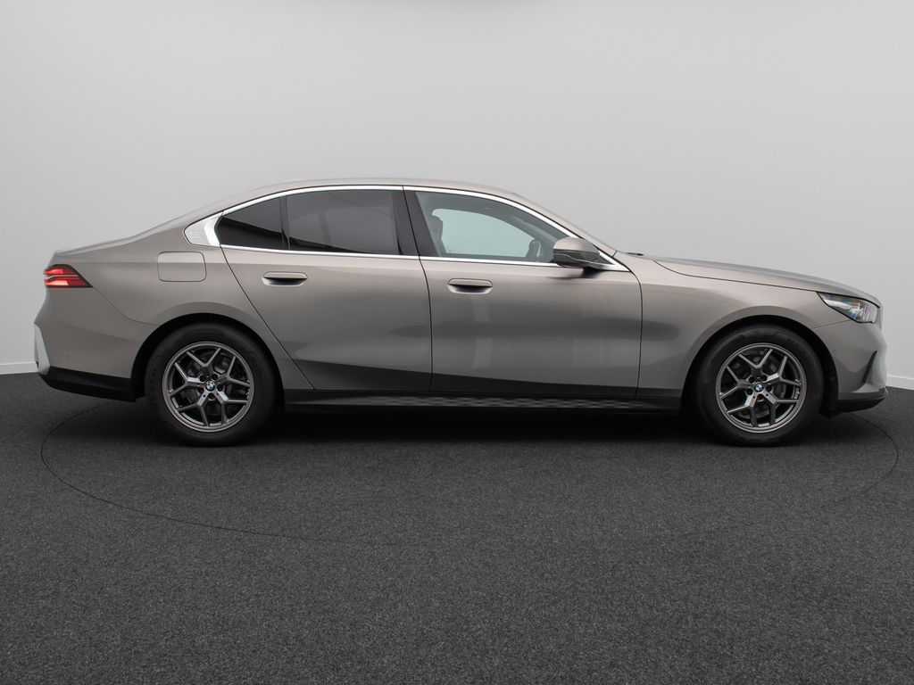 BMW 520 2024 г. Серый, пробег 46305 км