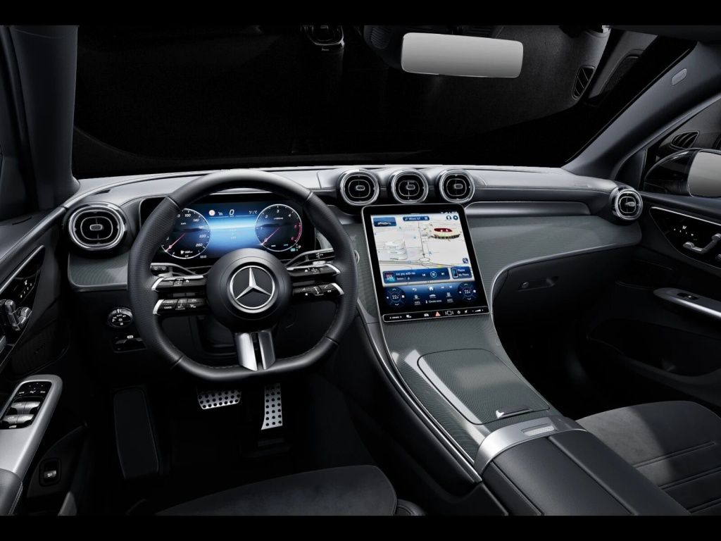 Mercedes-Benz GLC 220 2026 г. Чёрный, пробег 6839 км