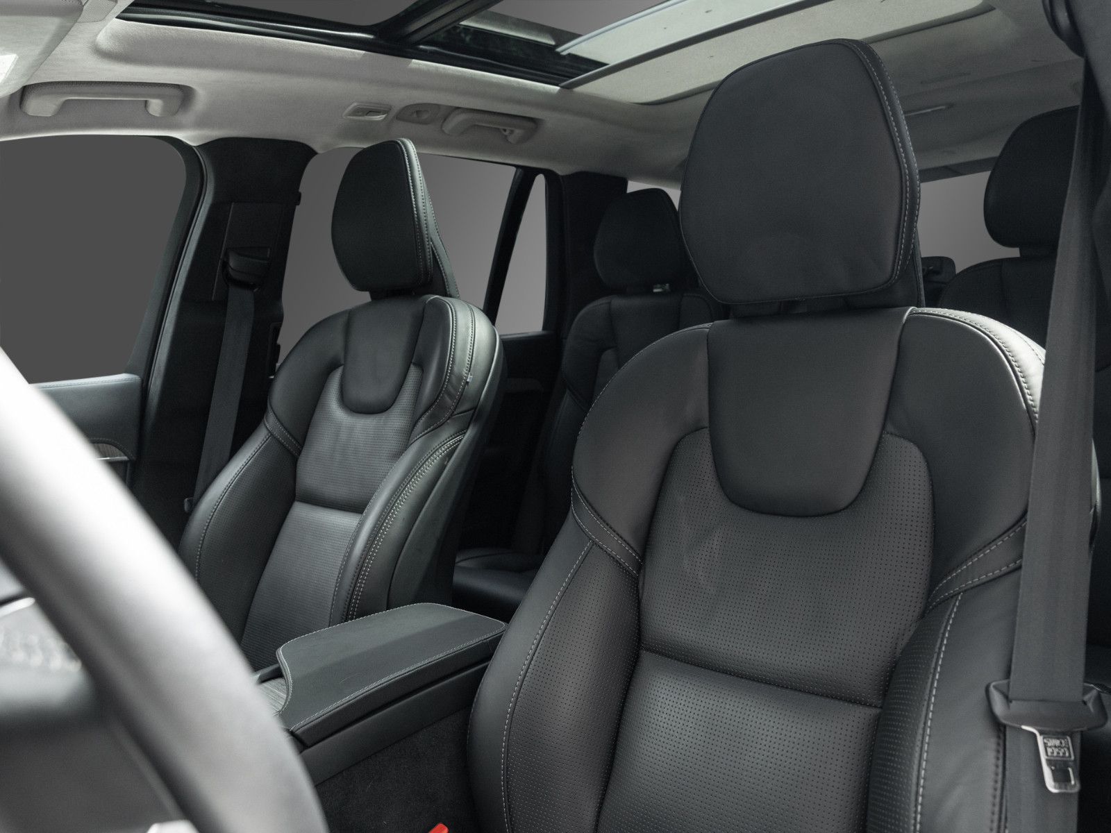 Volvo XC90 2023 г. Белый, пробег 53330 км