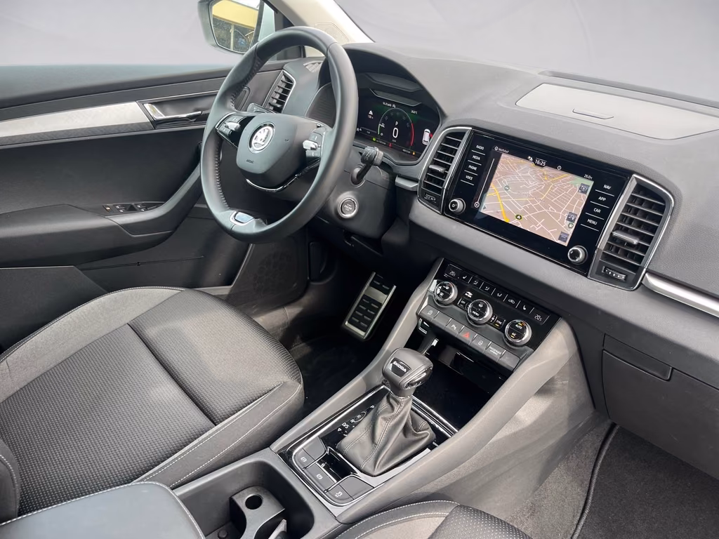 Skoda Karoq 2022 г. Белый, пробег 48653 км