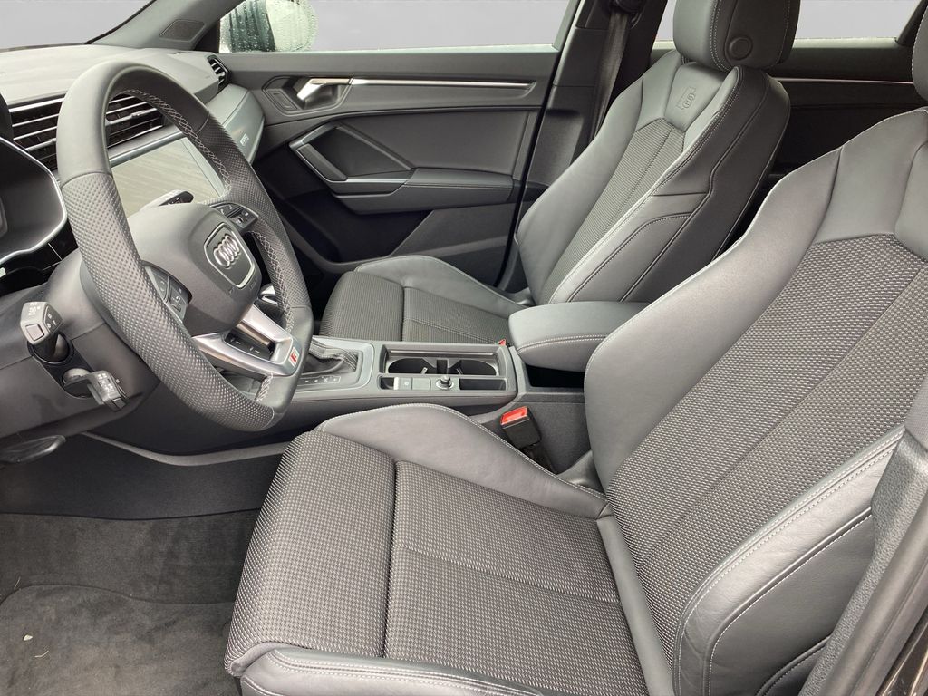 Audi Q3 2025 г. Серый, пробег 28645 км