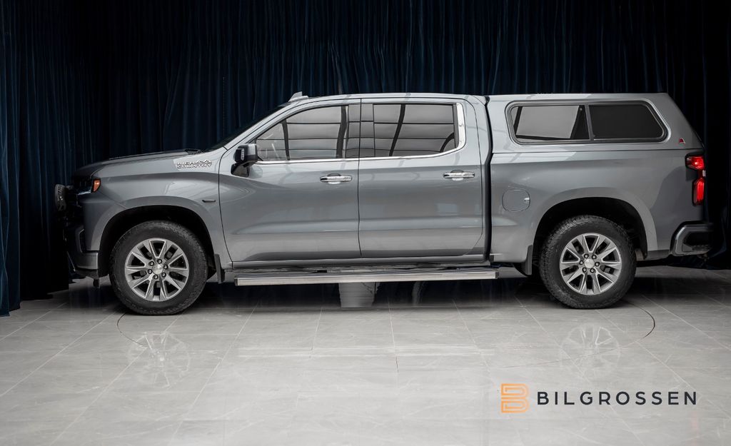 Chevrolet Silverado 2022 г. Серый, пробег 56130 км