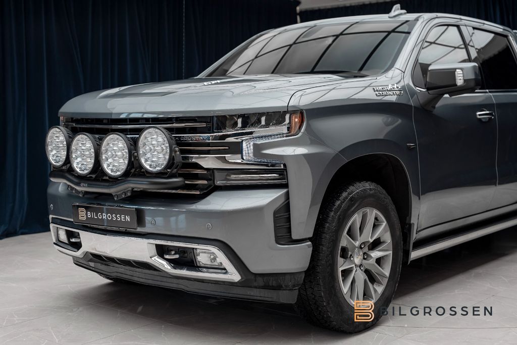 Chevrolet Silverado 2022 г. Серый, пробег 56130 км