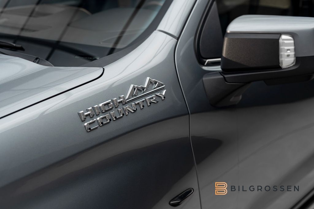 Chevrolet Silverado 2022 г. Серый, пробег 56130 км