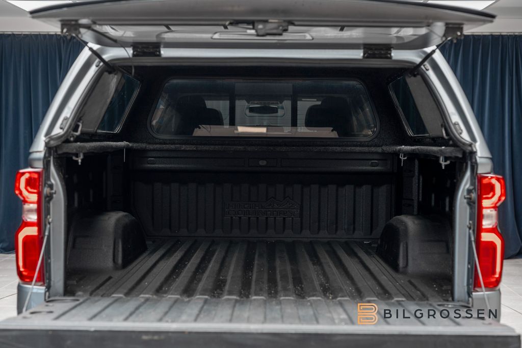Chevrolet Silverado 2022 г. Серый, пробег 56130 км