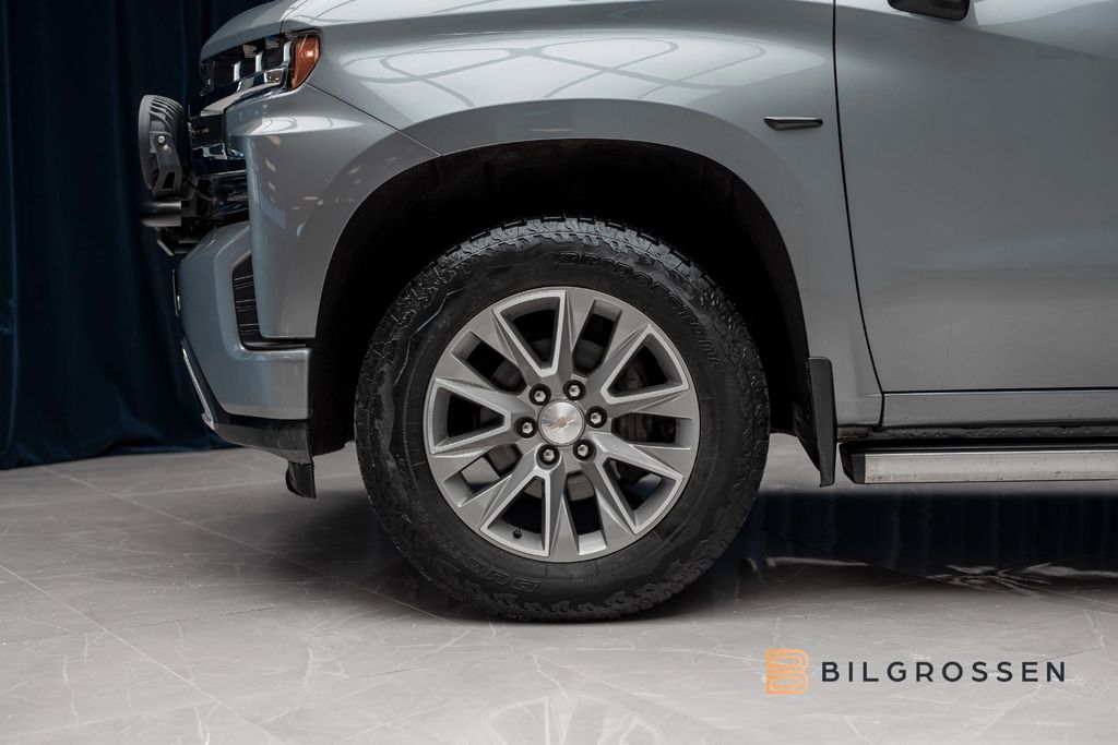 Chevrolet Silverado 2022 г. Серый, пробег 56130 км