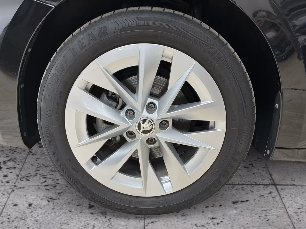 Skoda Octavia 2021 г. Чёрный, пробег 40833 км