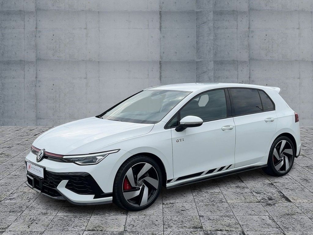 Volkswagen Golf 2024 г. Белый, пробег 21713 км