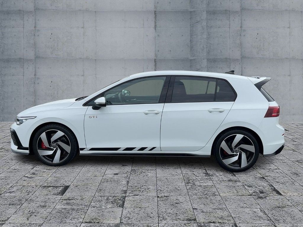 Volkswagen Golf 2024 г. Белый, пробег 21713 км
