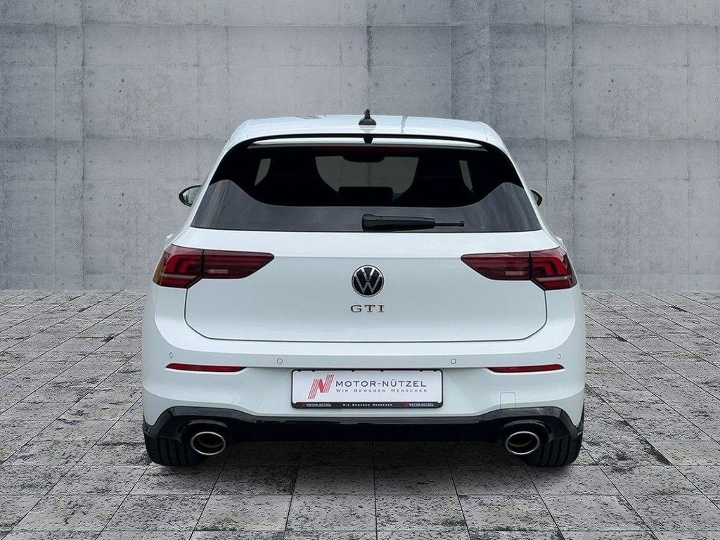Volkswagen Golf 2024 г. Белый, пробег 21713 км