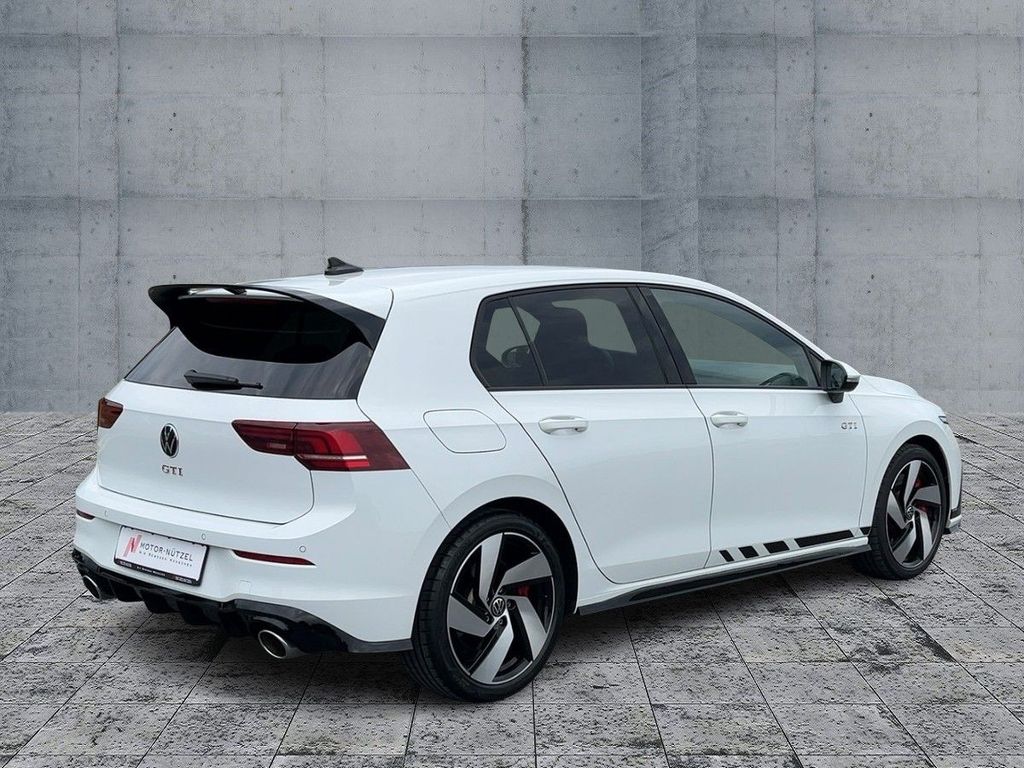 Volkswagen Golf 2024 г. Белый, пробег 21713 км