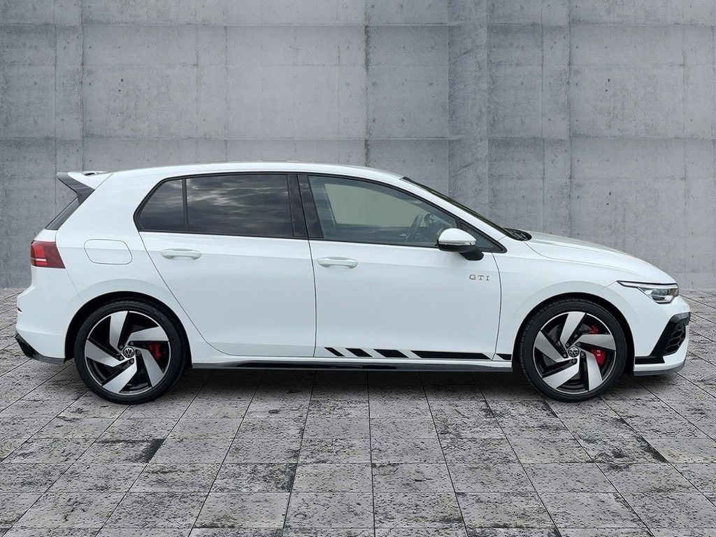 Volkswagen Golf 2024 г. Белый, пробег 21713 км