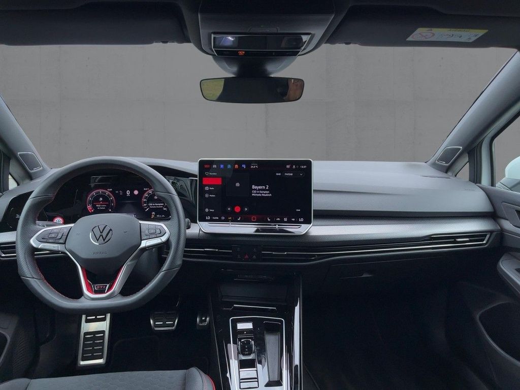 Volkswagen Golf 2024 г. Белый, пробег 21713 км