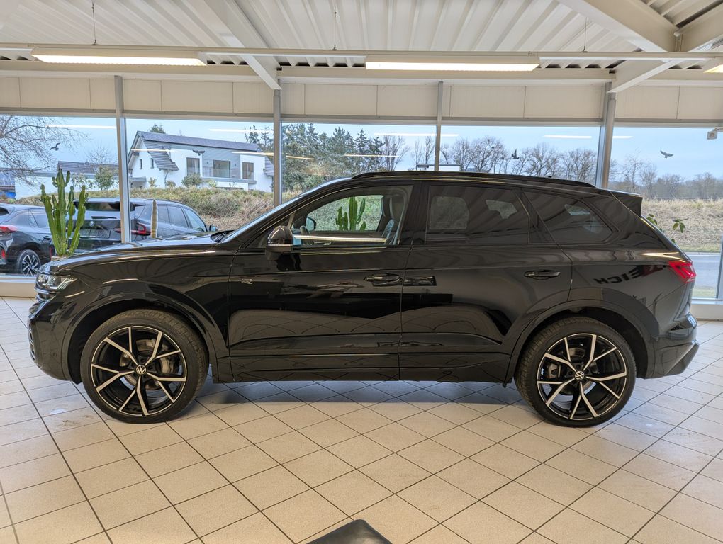 Volkswagen Touareg 2025 г. Чёрный, пробег 22639 км