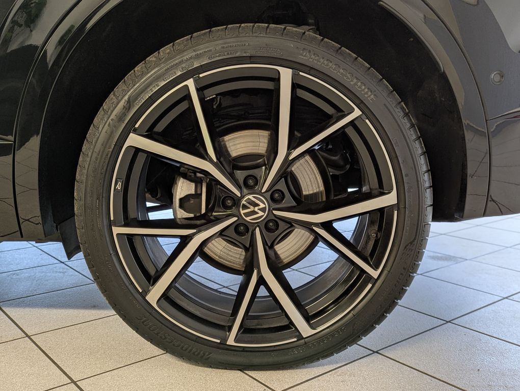Volkswagen Touareg 2025 г. Чёрный, пробег 22639 км