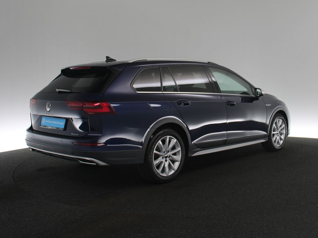 Volkswagen Golf 2024 г. Синий, пробег 30649 км