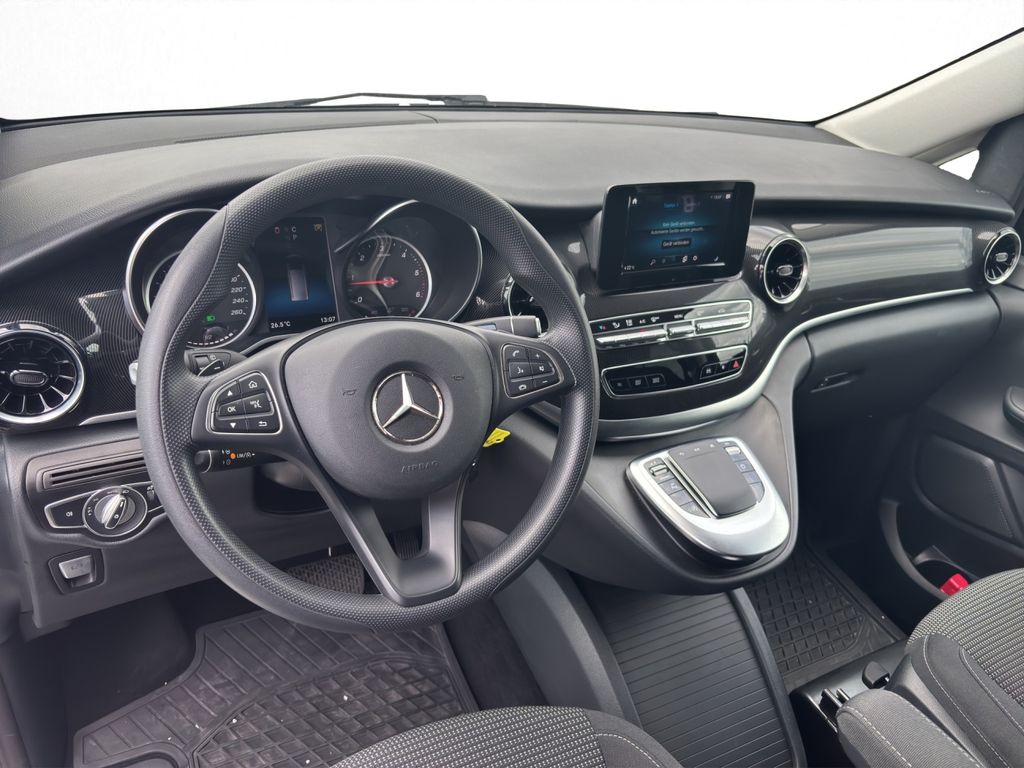 Mercedes-Benz V 220 2022 г. Белый, пробег 51300 км