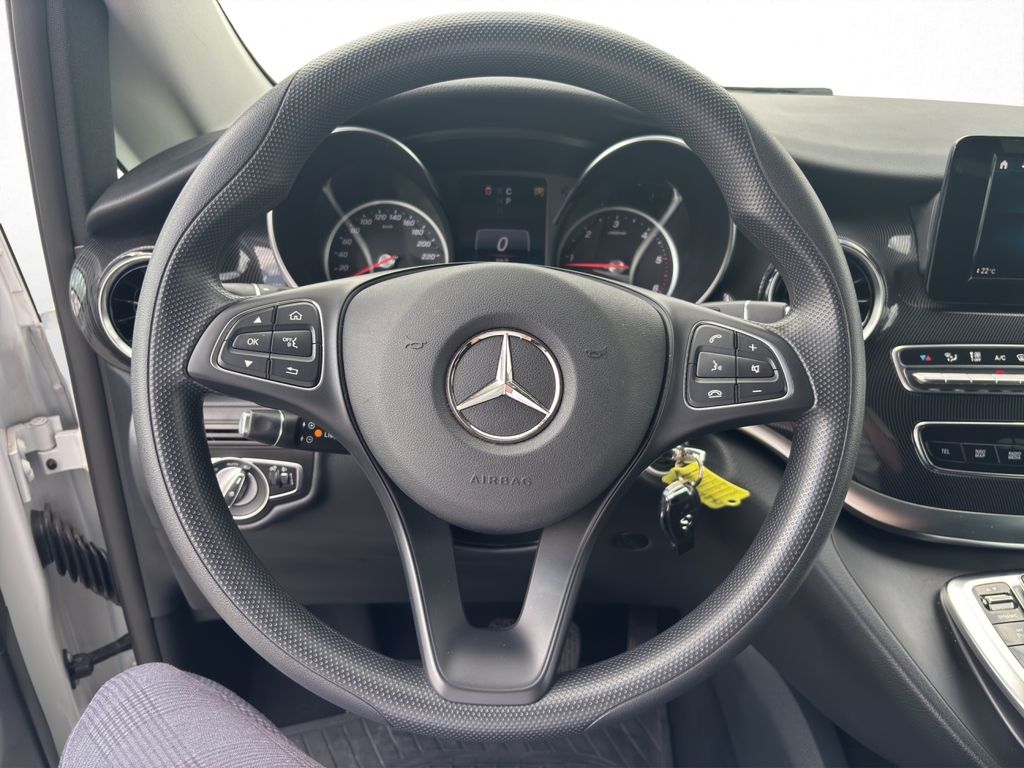 Mercedes-Benz V 220 2022 г. Белый, пробег 51300 км
