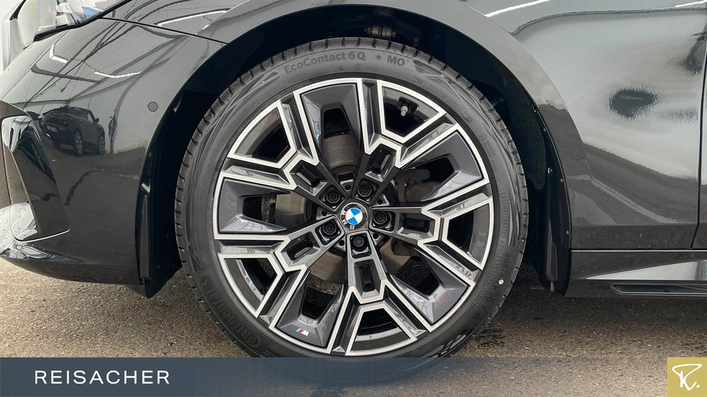 BMW 520 2025 г. Чёрный, пробег 22765 км