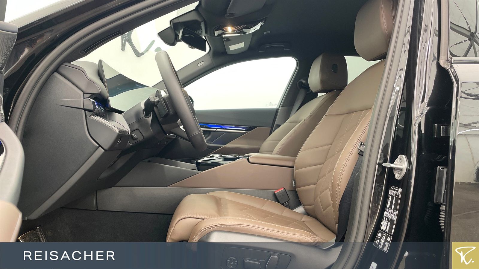 BMW 520 2025 г. Чёрный, пробег 22765 км