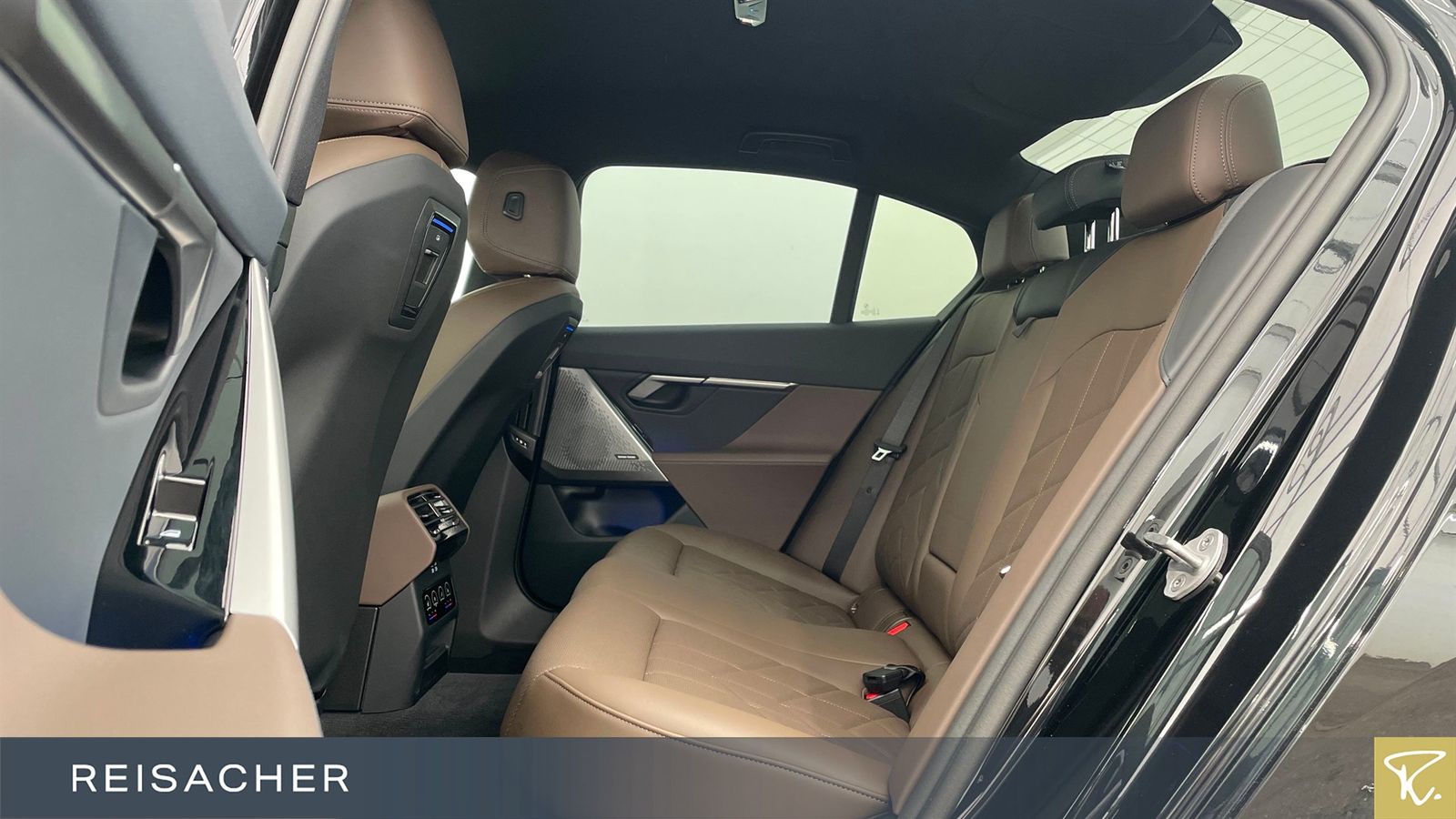 BMW 520 2025 г. Чёрный, пробег 22765 км