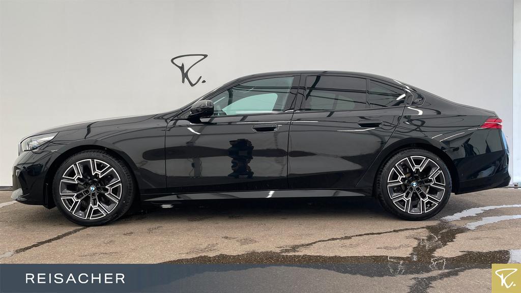 BMW 520 2025 г. Чёрный, пробег 22765 км