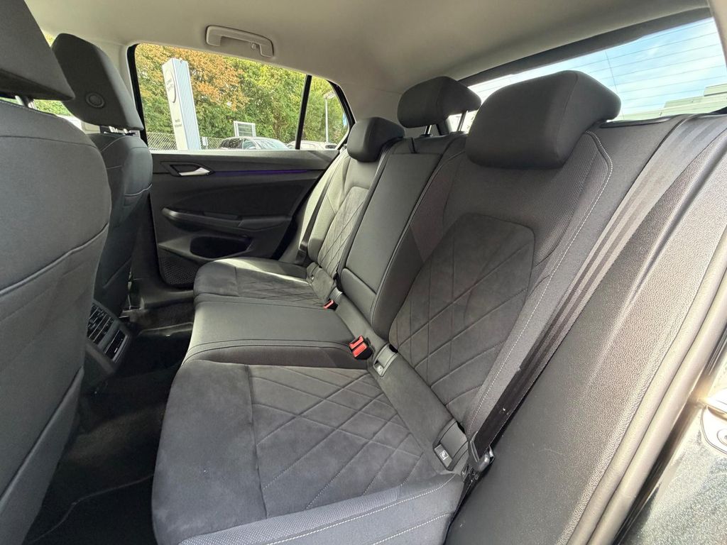 Volkswagen Golf 2024 г. Чёрный, пробег 31694 км