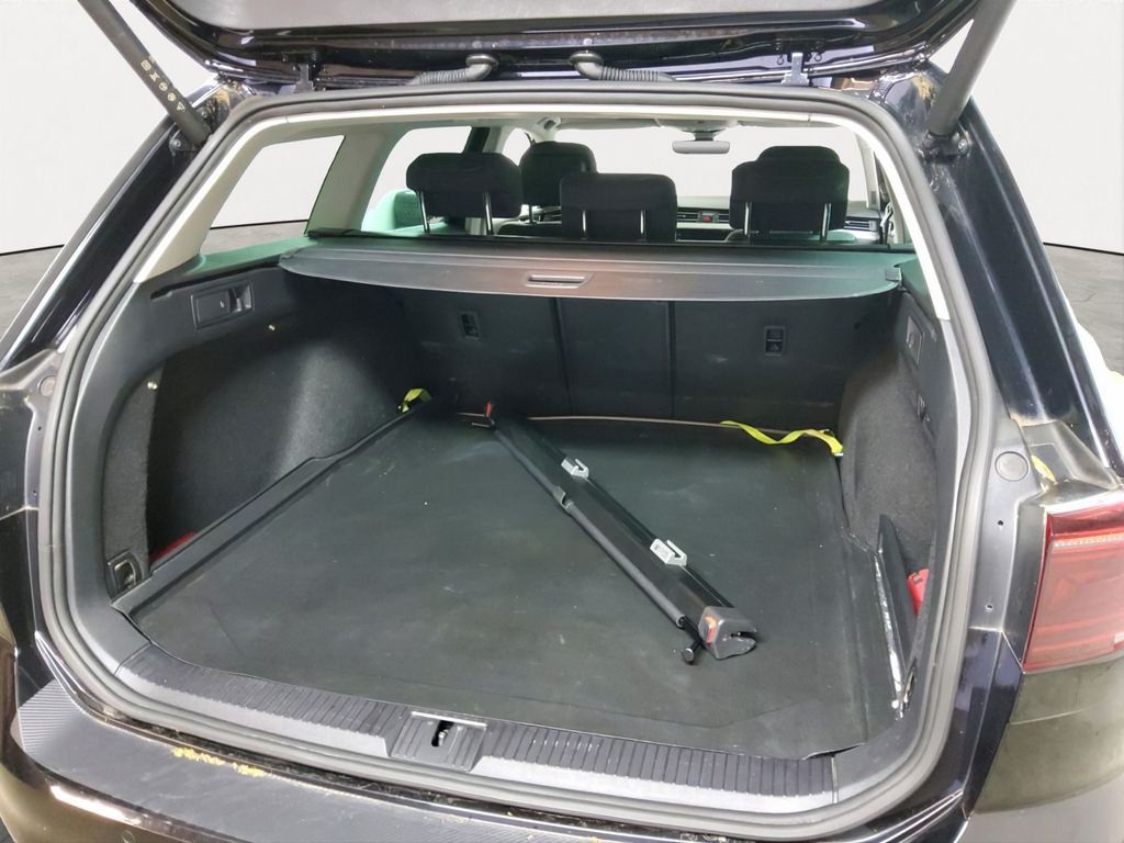 Volkswagen PASSAT VARIANT 2023 г. Чёрный, пробег 42525 км