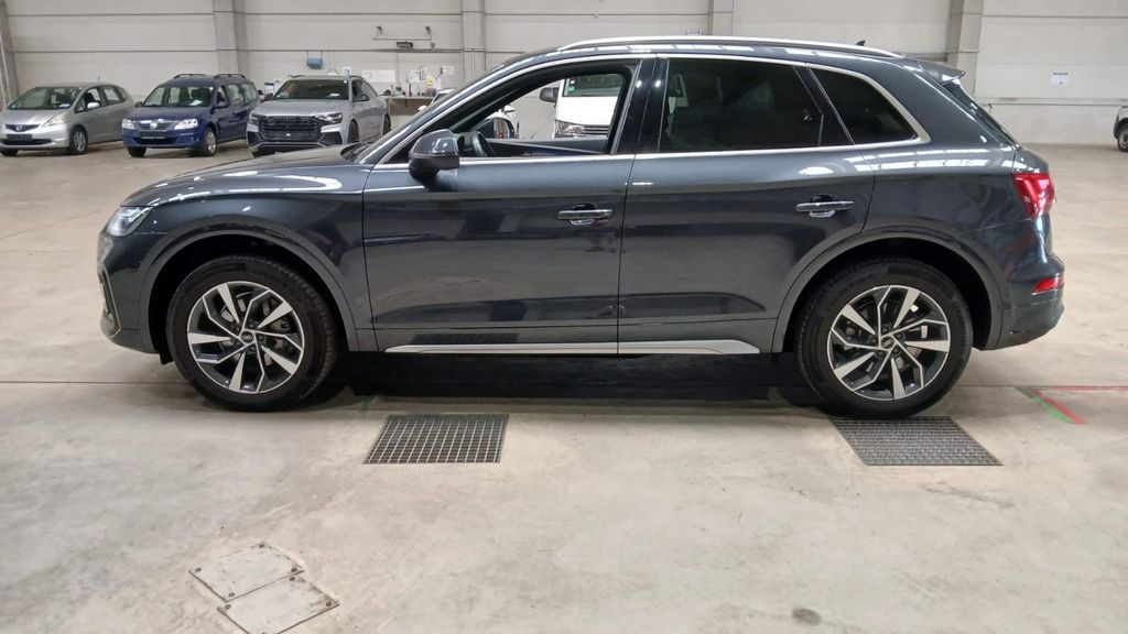 Audi Q5 2023 г. Серый, пробег 55400 км