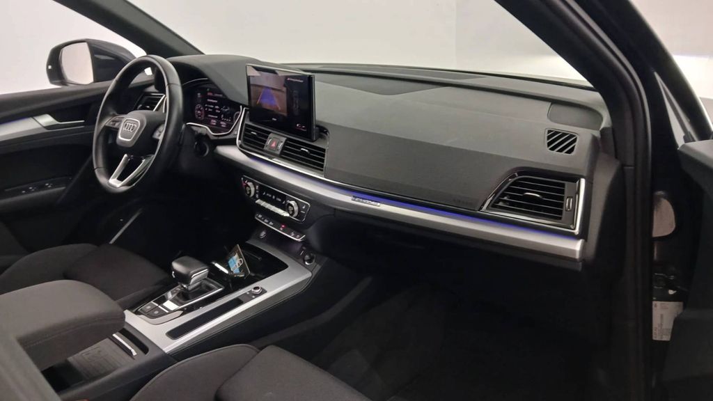 Audi Q5 2023 г. Серый, пробег 55400 км