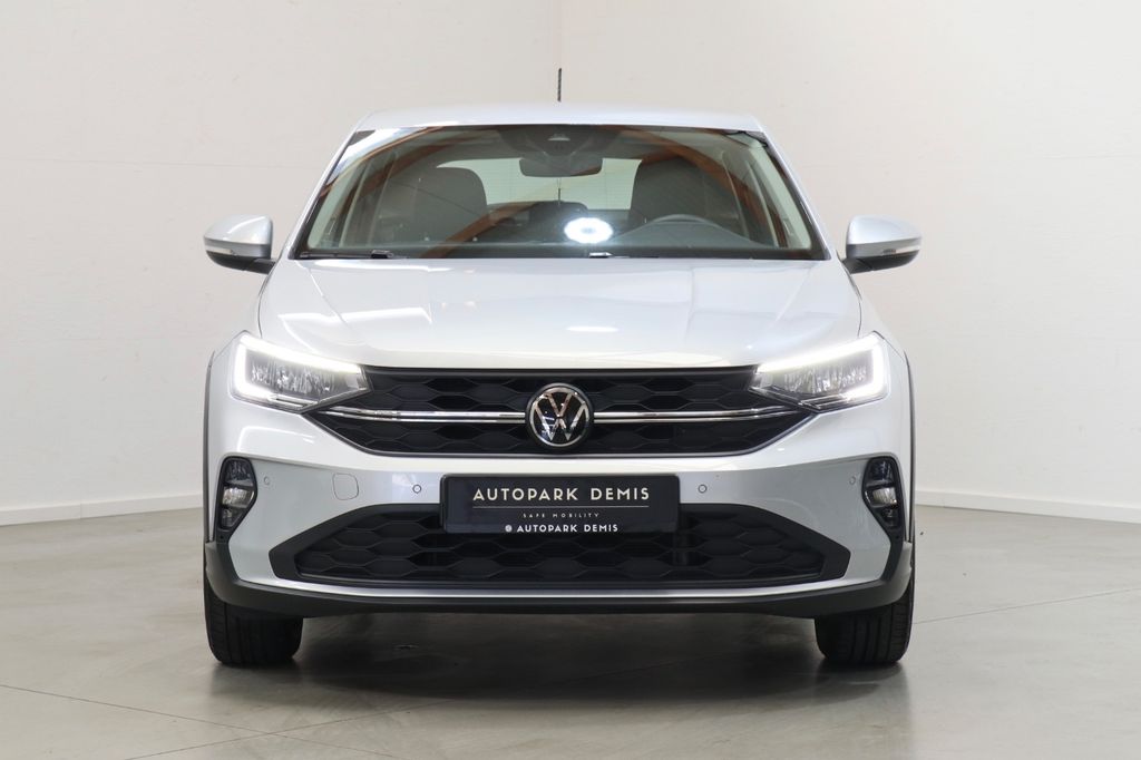 Volkswagen Taigo 2023 г. Серебристый, пробег 49444 км