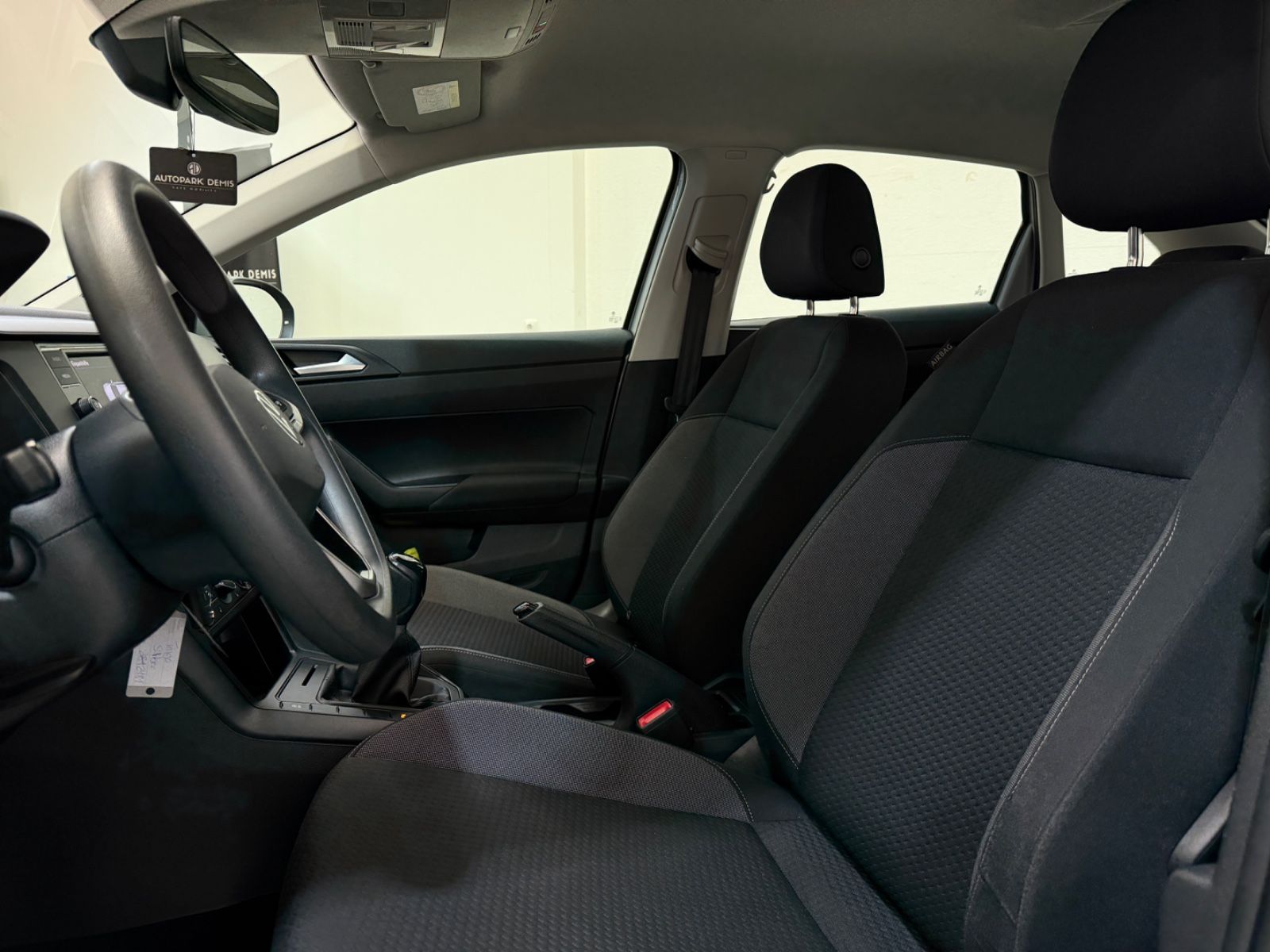 Volkswagen Taigo 2023 г. Серебристый, пробег 49444 км
