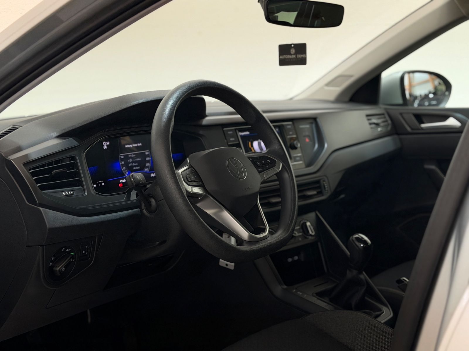 Volkswagen Taigo 2023 г. Серебристый, пробег 49444 км