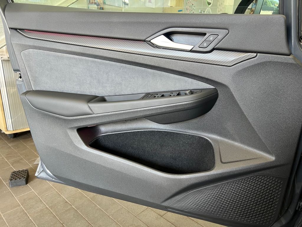 Volkswagen Golf 2024 г. Серый, пробег 54576 км