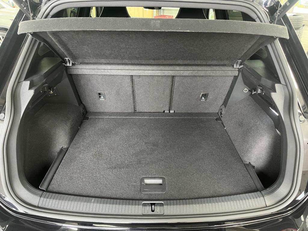 Volkswagen Tiguan 2024 г. Чёрный, пробег 31212 км