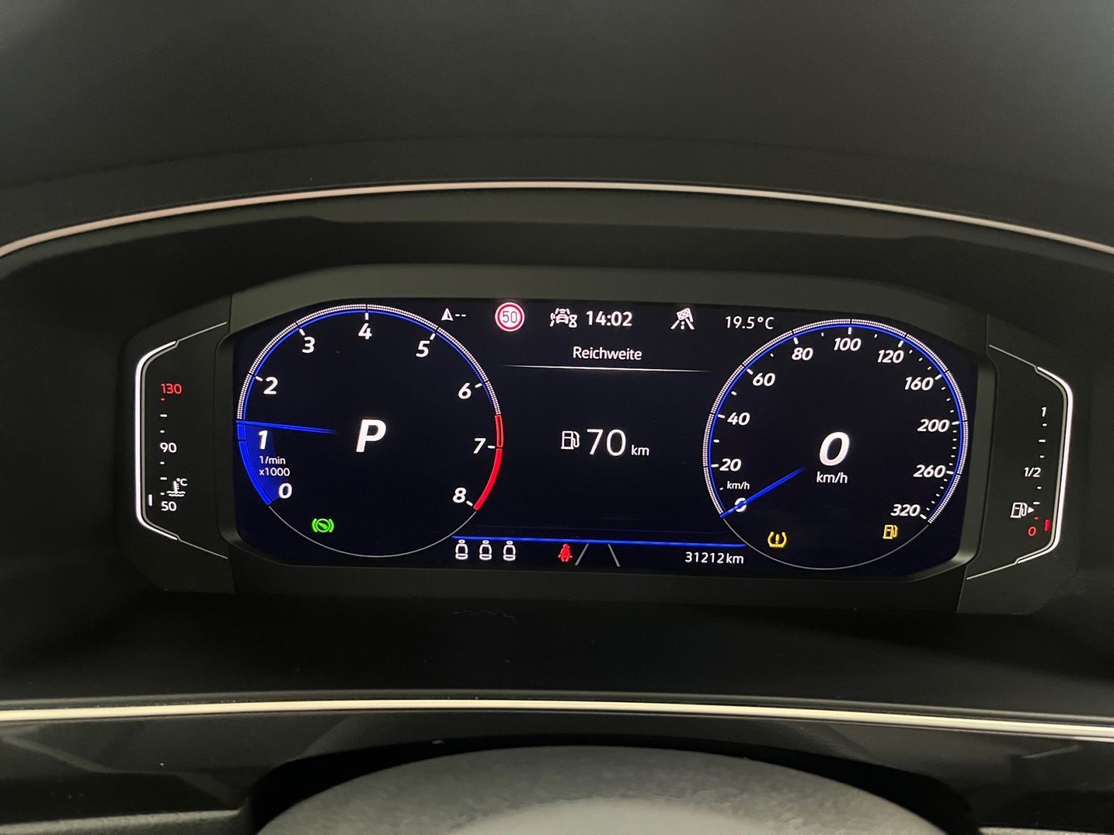 Volkswagen Tiguan 2024 г. Чёрный, пробег 31212 км