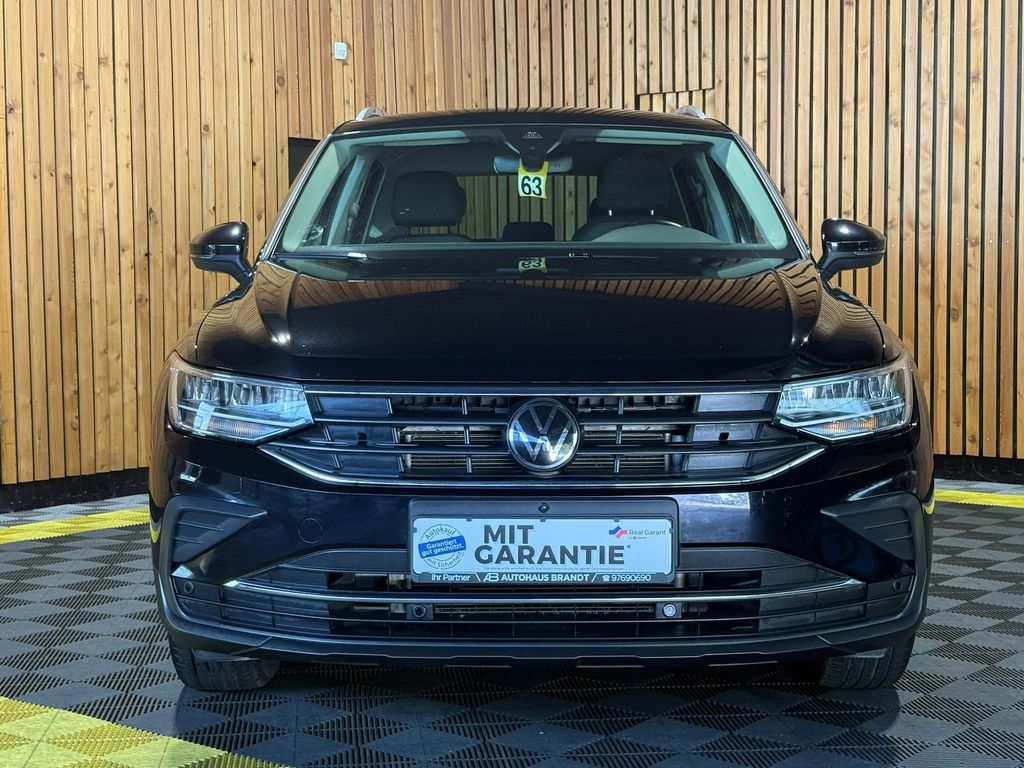Volkswagen Tiguan 2023 г. Чёрный, пробег 46490 км