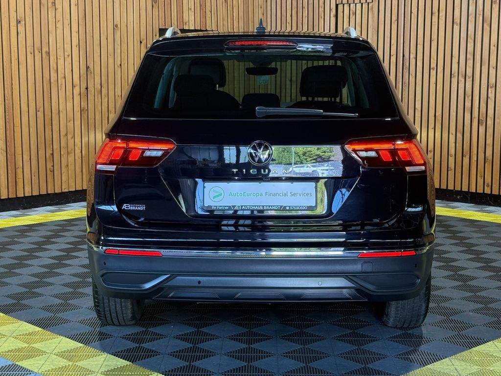 Volkswagen Tiguan 2023 г. Чёрный, пробег 46490 км