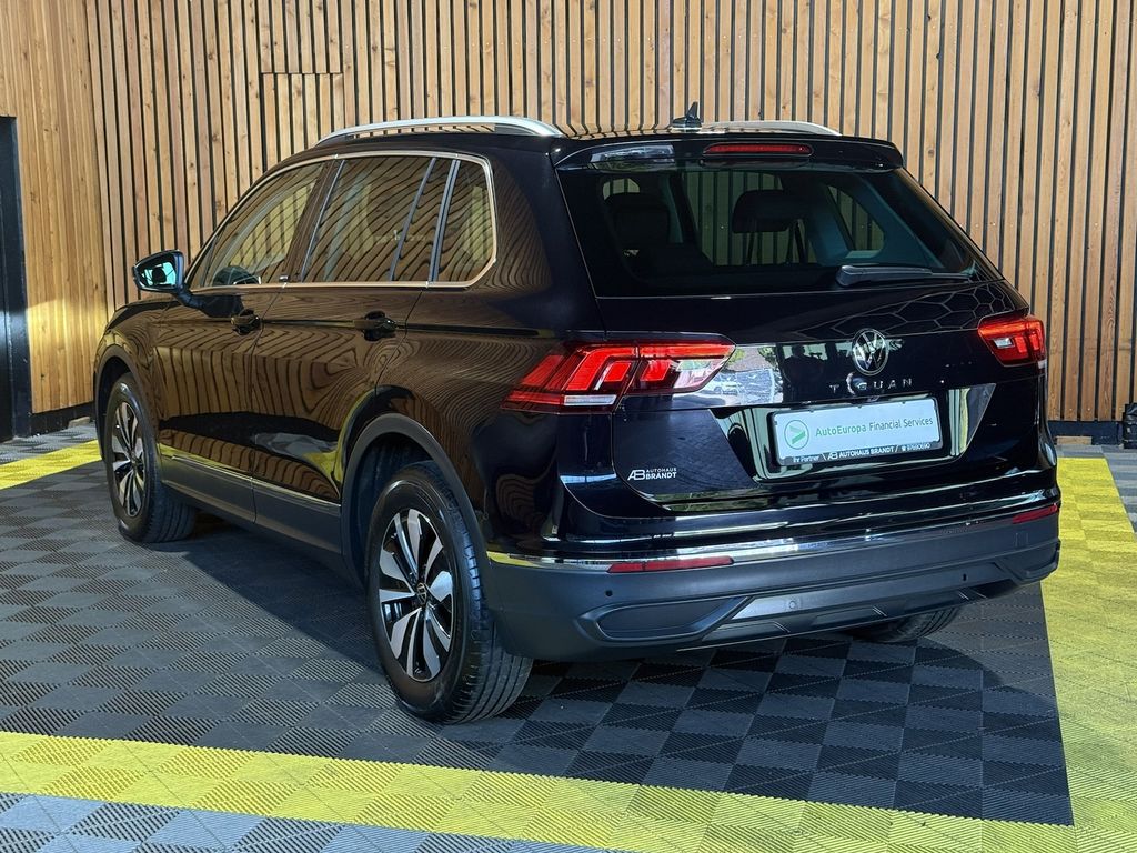 Volkswagen Tiguan 2023 г. Чёрный, пробег 46490 км