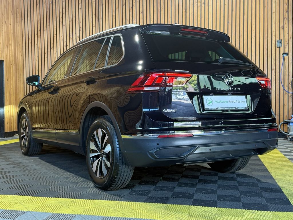 Volkswagen Tiguan 2023 г. Чёрный, пробег 46490 км