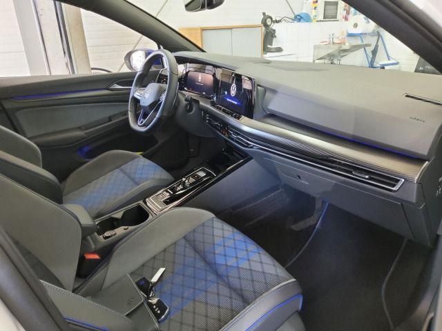 Volkswagen Golf 2023 г. Белый, пробег 42294 км