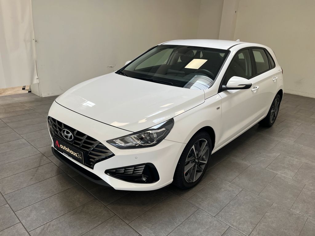 Hyundai i30 2022 г. Белый, пробег 48866 км