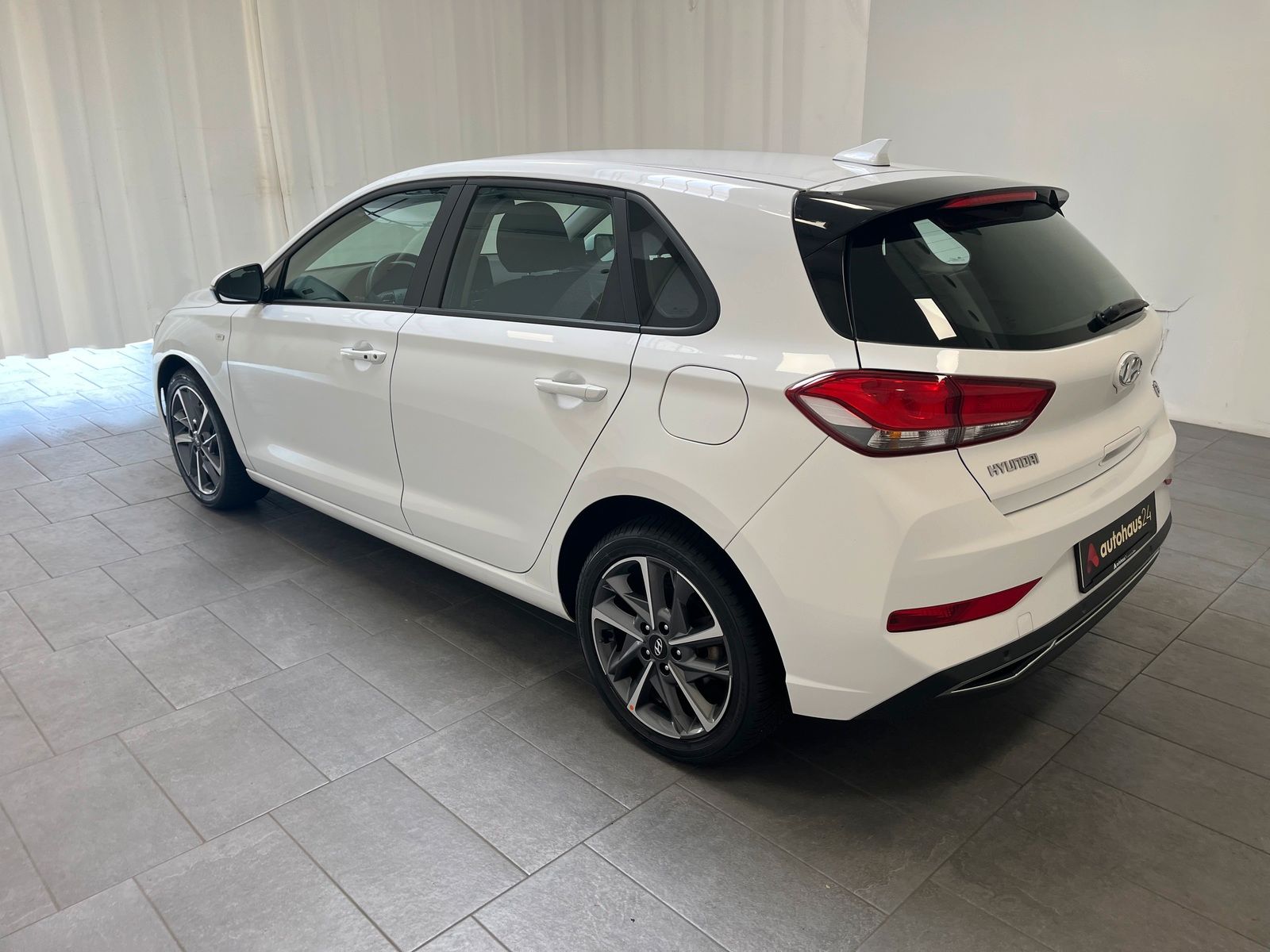 Hyundai i30 2022 г. Белый, пробег 48866 км
