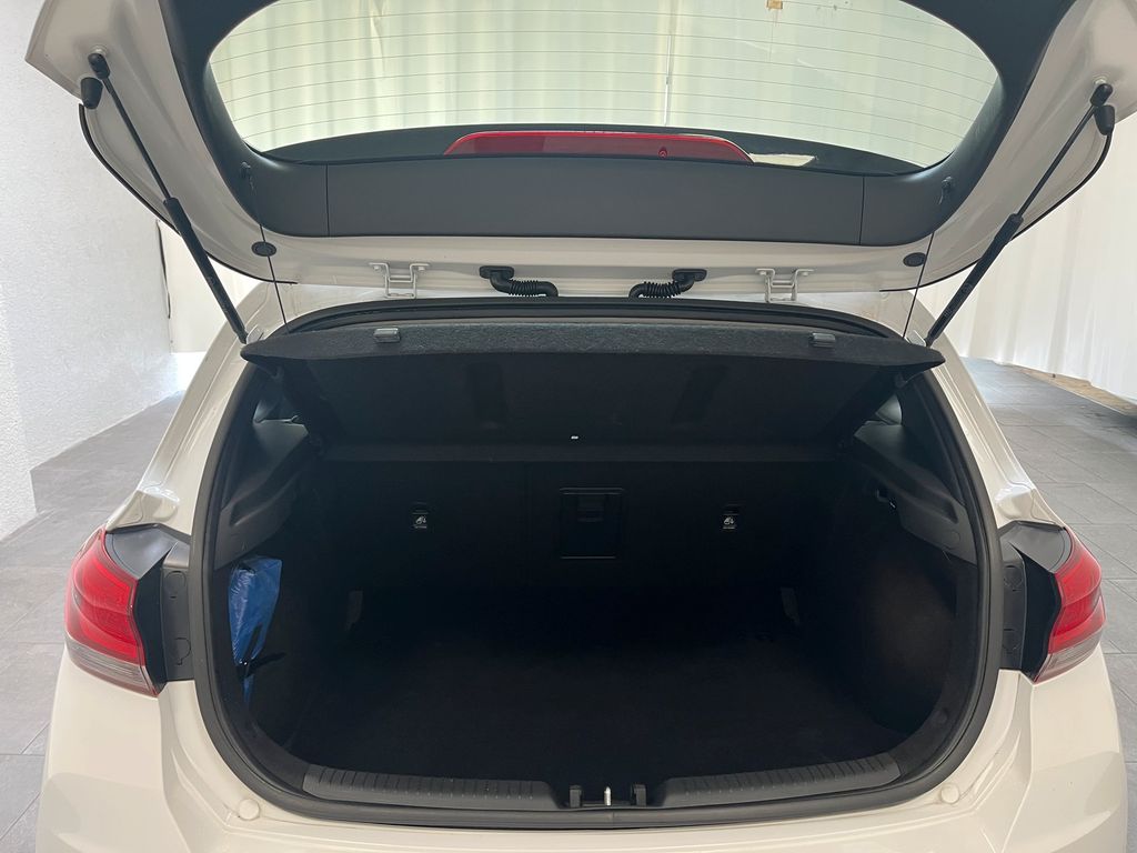 Hyundai i30 2022 г. Белый, пробег 48866 км